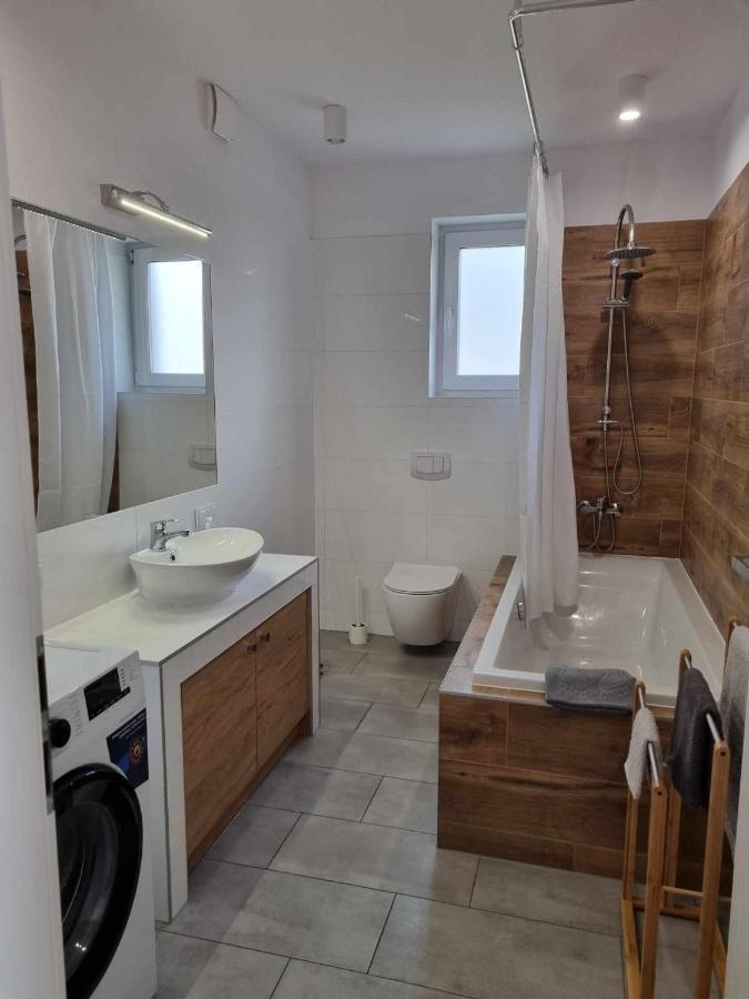 Domek Pod Swierkami -Apartament Swierkowy IV Kudowa Zdroj Luaran gambar